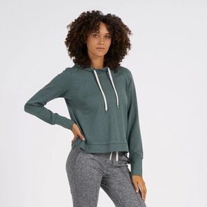 Vuori Women's Halo Essential Hoodie in Kelp size Small